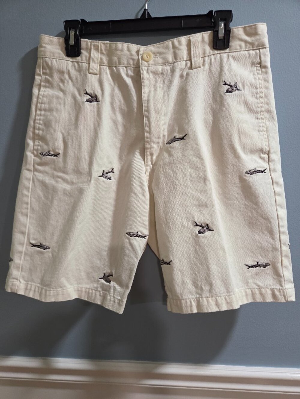 Men's Chaps Shorts Embroidered Sharks Size 32 Waist, Ivory Beige